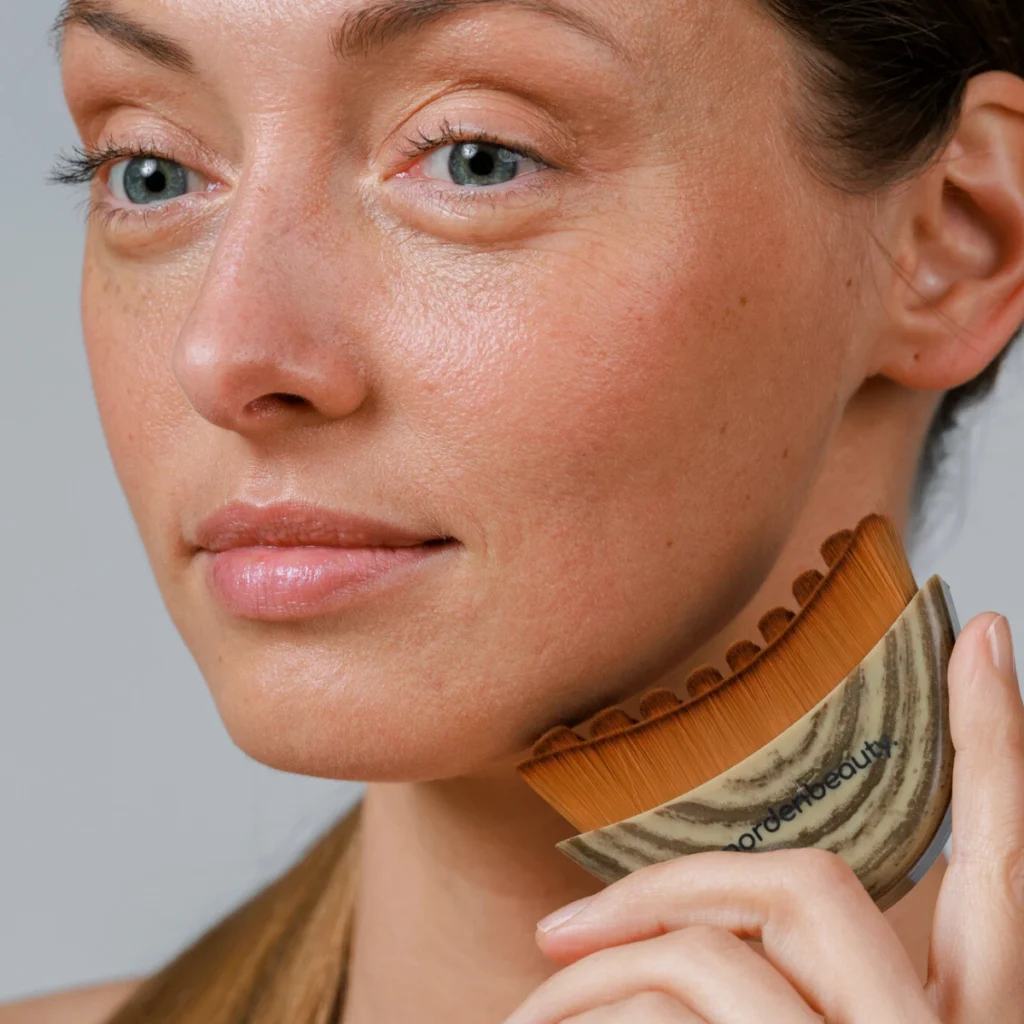 Kontuuriv kuivhari näole